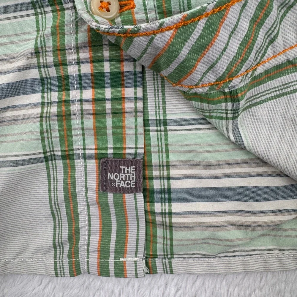 The North Face Plaid Button Up Shirt Mens Small Green Short Sleeve Hiking